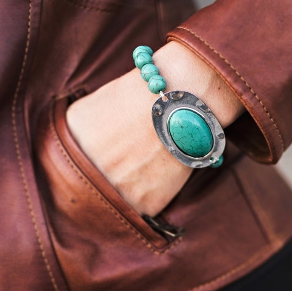 5/$20 Paparazzi Lone Wolf Blue Bracelet